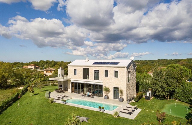 Holiday house with private pool for 8 persons approx. 400 qm in Radetici, Istria (Interior of Istria)