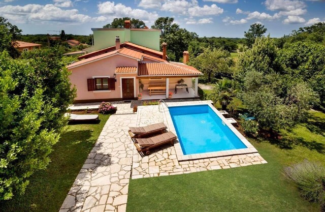 Holiday house Zminj for 1 - 4 persons with 2 bedrooms - Holiday home