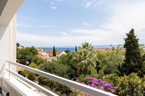 Holiday in Bol * blue