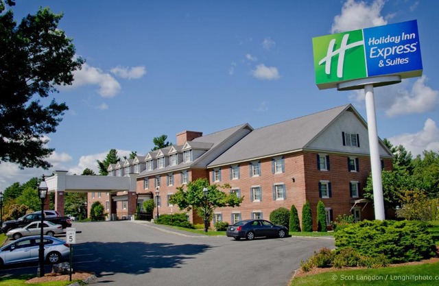 Holiday Inn Express and Suites Merrimack by IHG