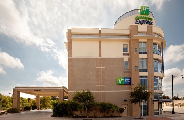 Holiday Inn Express Hotel & Suites San Antonio - Rivercenter Area by IHG