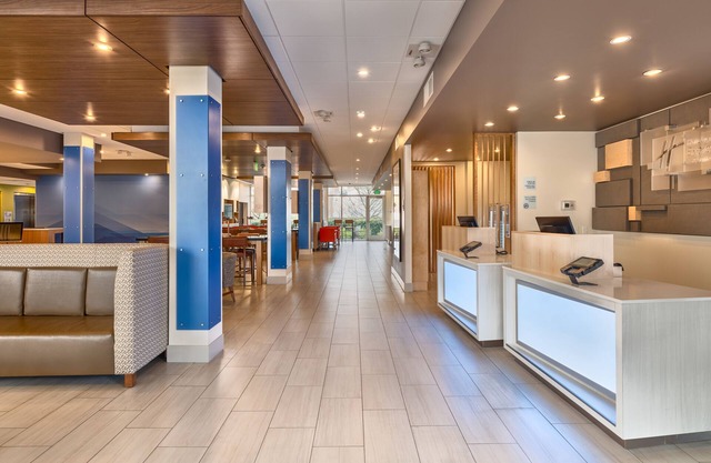 Holiday Inn Express & Suites Salem North - Keizer by IHG