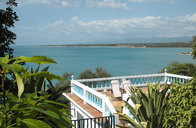Holiday studio with stunning sea views