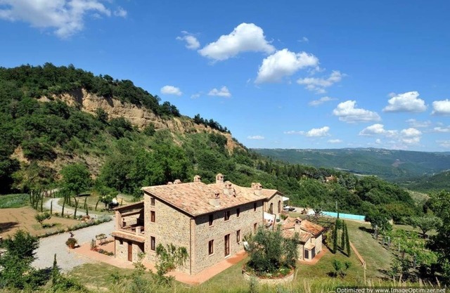 holiday vacation large villa rental italy, umbria, near orvieto, views, air conditioning, pool, wi-fi, short term long t