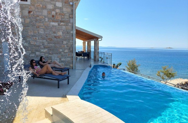 Holiday villa "Dalmatian" with Infinity Pool