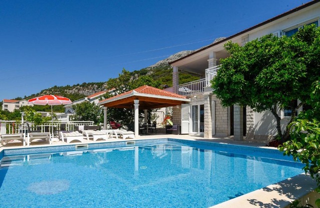 Holiday Villa Perna
