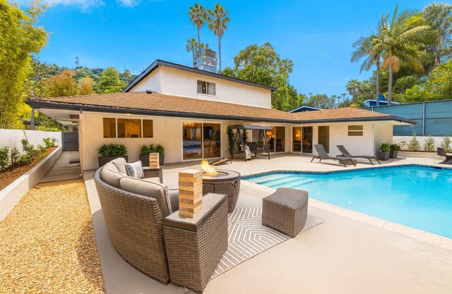 Hollywood Hills Villa: Heated Pool, Unique Design, Peaceful and Private