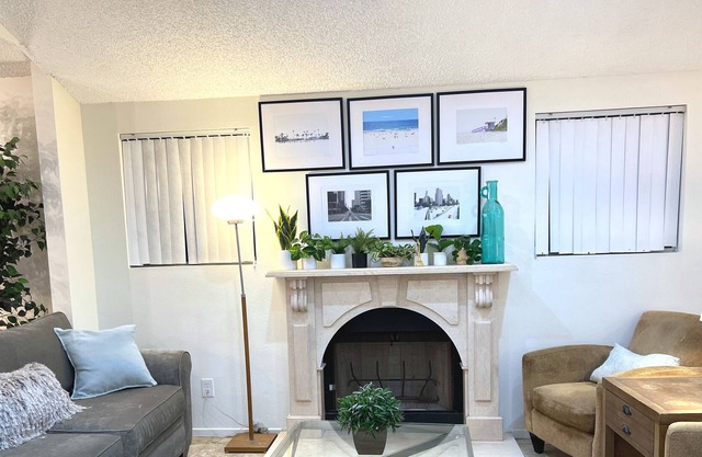 Hollywood/LA Central 4 bedroom/3 bathroom 2000+ sqft house