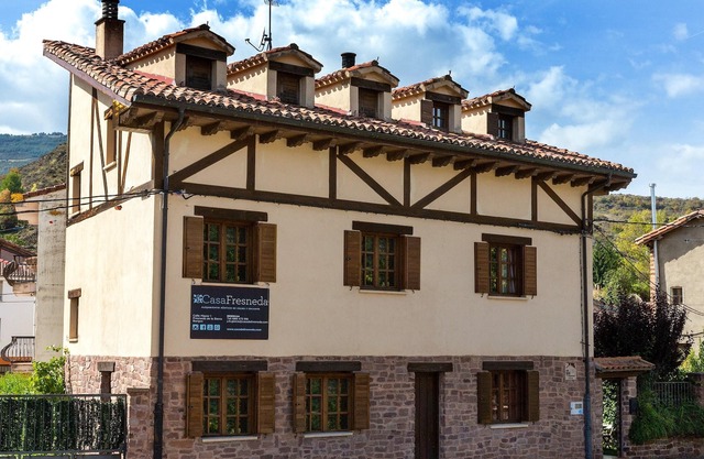 Homerez - Nice house for 4 ppl. with terrace at Fresneda de la Sierra Tirón