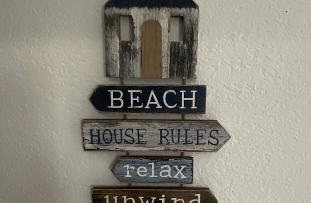 Home Away From Home-15min from white sand beaches