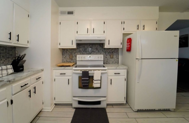 Home away from Home-Conveniently located in a quiet place