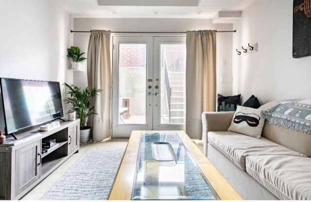 Home away from home in Torontos east end!