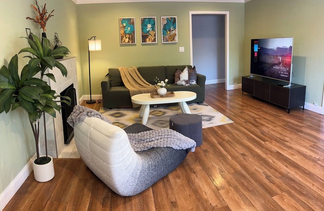 Home away home 4B2B Single House with big backyard SAN JOSE/PRIME LOCATION