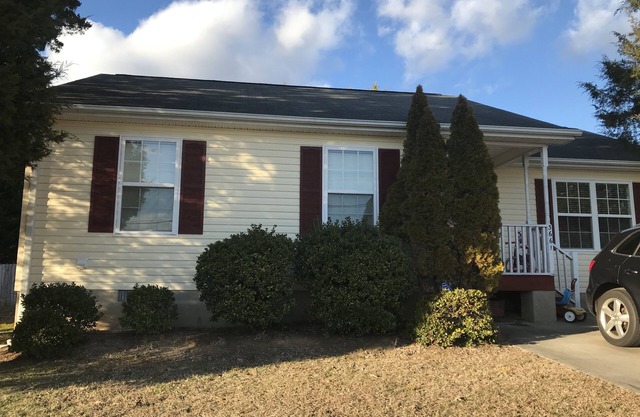 Home away stay close to shopping, restaurants, Highways