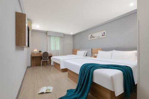 Home Inn Yellow Crane Tower Tanhualin Huayi Select Hotel