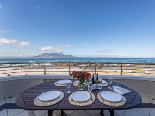 HOME-LYNN, Bloubergstrand