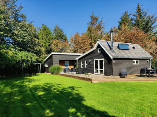 Home Near Beach With Wilderness Bath