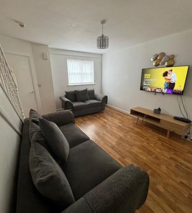 Home Sleeps5-Netflix-parking-near City Centre-Etihad-Coop Live