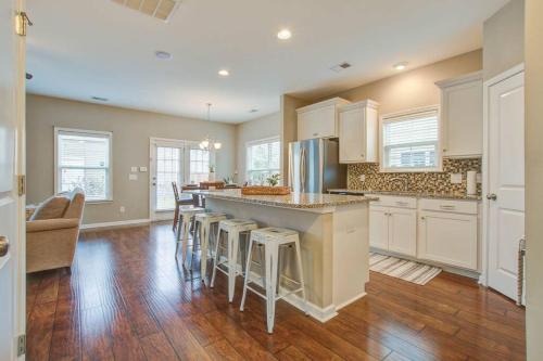 Home Sweet Home in Charleston! 3BR full amenities