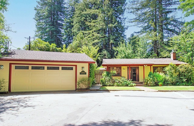 ~ Home w/Gas Fireplace + 3 Cottages w/Baths + Hot Tub ~ Pool ~ Pet Friendly ~