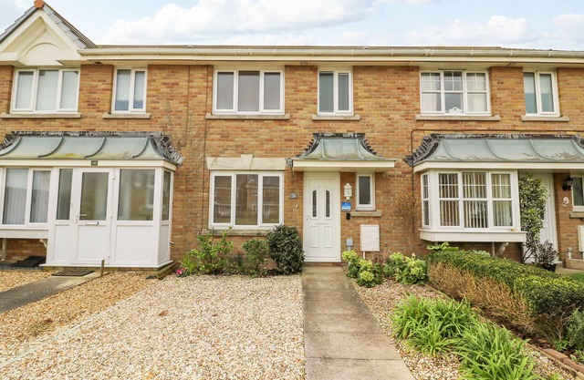 HOME WATERS, pet friendly, with a garden in Wyke Regis