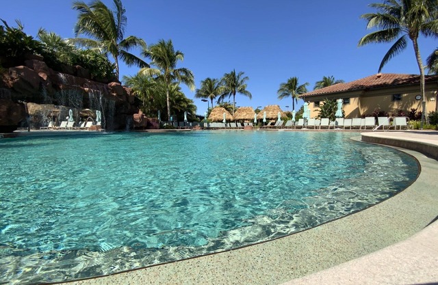 Home with Private SALTWATER Heated Pool and Free Players Club Access!