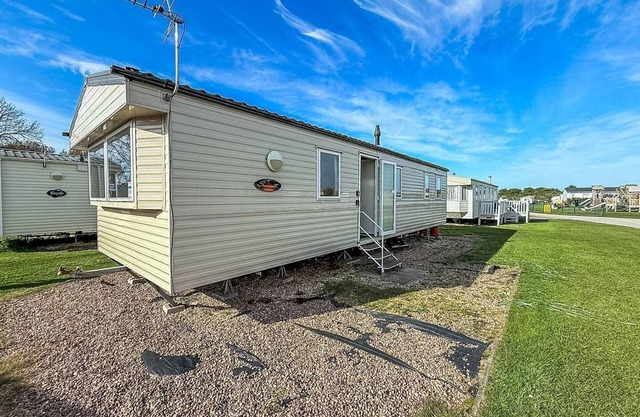 Homely 8 berth caravan at Sunnydale in Lincolnshire ref 35069S