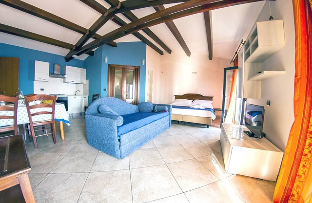 Homerez - 10 m away from the beach! House for 8 ppl. with sea view at Acireale