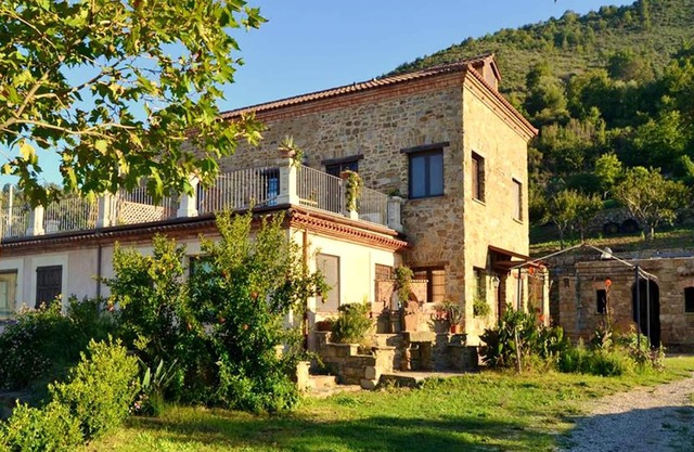 Homerez - Beautiful apartment With sea view and garden