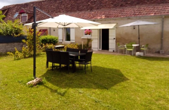 Homerez - Big house for 10 ppl. with spa, garden and terrace at Limeyrat