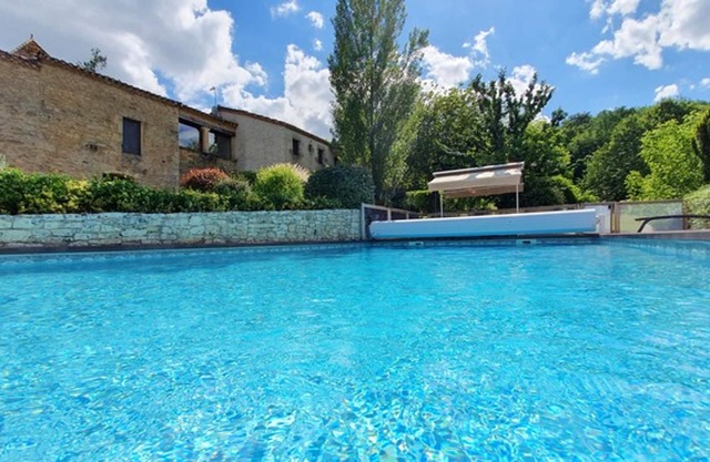Homerez - Big house for 10 ppl. with shared pool and terrace at Puy-l'Évêque