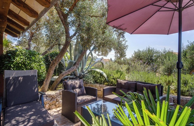 Homerez - Charming House in Martinšćica + Garden