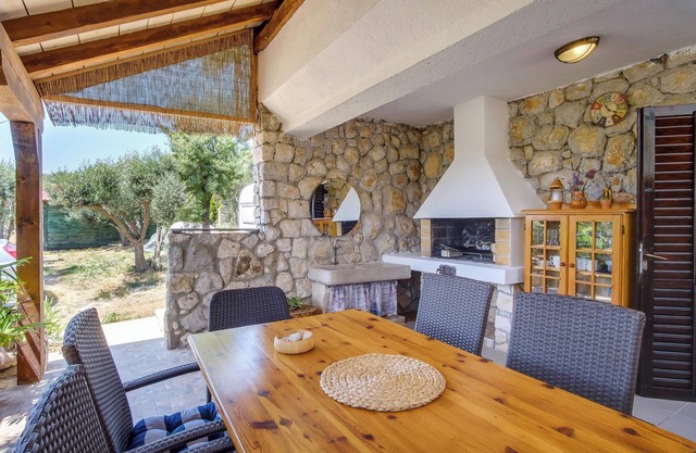 Homerez - Charming House in Martinšćica + Garden