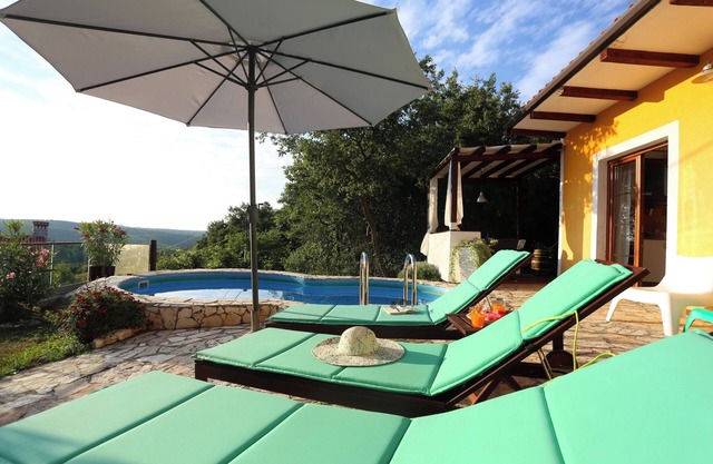 Homerez - Charming villa with private pool near the sea and garden