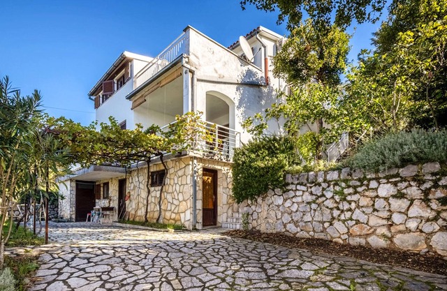 Homerez - House 500 m away from the beach for 10 ppl. with sea view at Klenovica