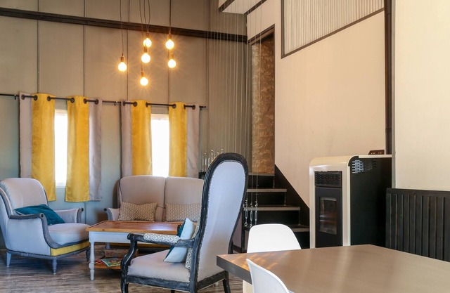 Homerez - House for 6 ppl. with terrace at La Chapelle-Saint-Martin-en-Plaine