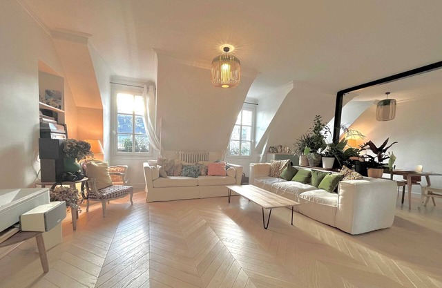 Homerez - Modern Apt in Paris, near Monceau