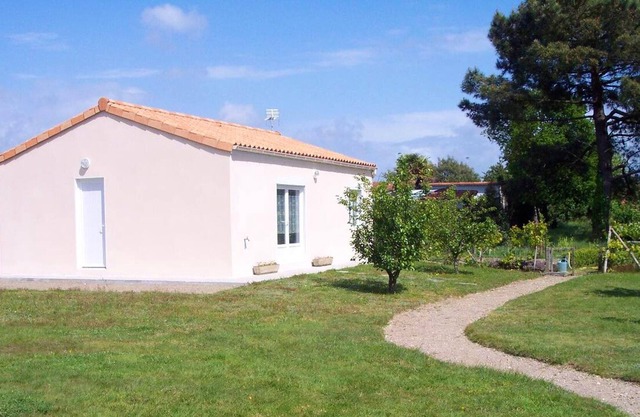 Homerez - Nice house with garden and terrace & Wifi