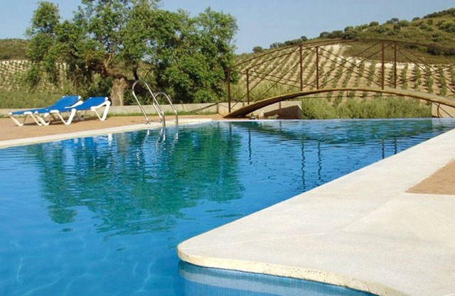 Homerez - Nice house for 4 ppl. with shared pool and terrace at Estepa
