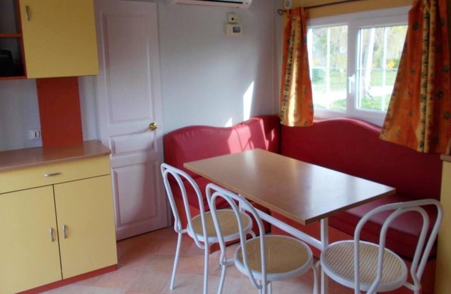 Homerez - Nice property for 4 ppl. with terrace at Beynes