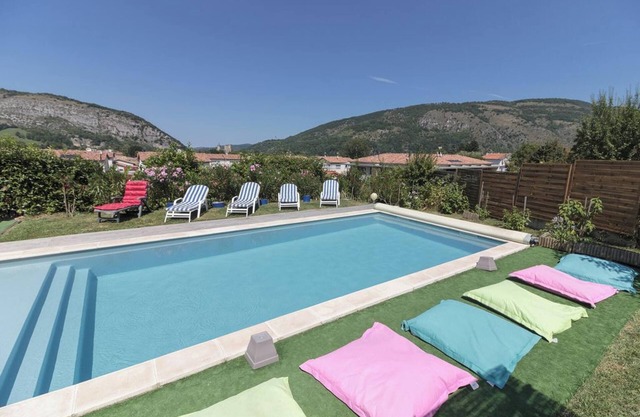 Homerez - Refined Villa in Foix with Private Pool and Jacuzzi