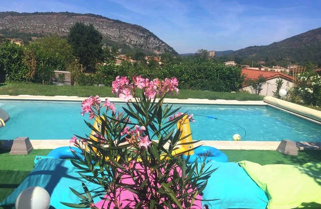 Homerez - Refined Villa in Foix with Private Pool and Jacuzzi