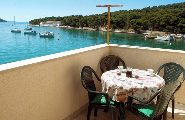 Homerez - Sea View Apt in Prvić Luka