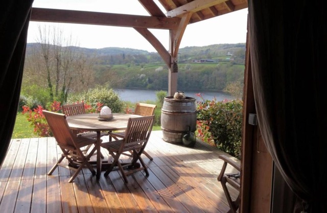 Homerez - Spacious chalet for 8 ppl. with terrace at Marigny-l'Église