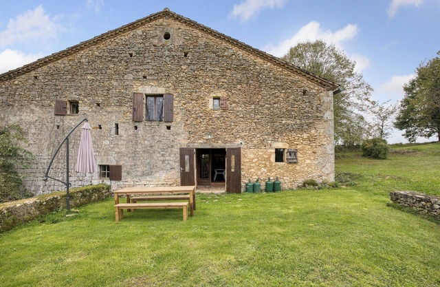 Homerez - Spacious and Comfortable House in Gavaudun