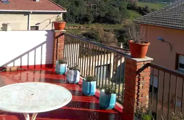 Homerez - Spacious house for 7 ppl. with terrace and balcony at Gironella
