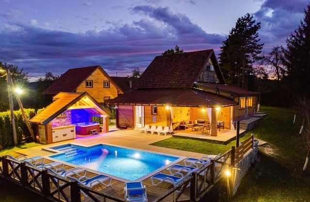 Homerez - Villa for 8 ppl. with swimming-pool, sauna, jacuzzi, spa and terrace