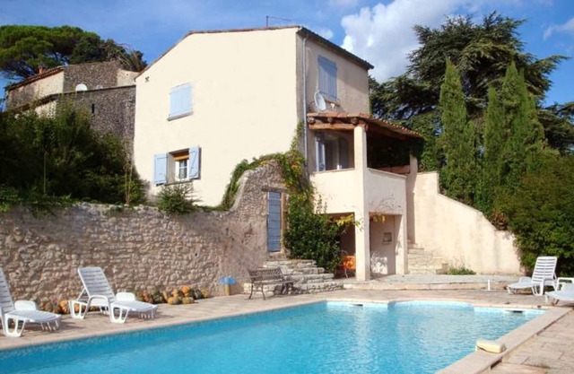 Homerez - Villa for 5 ppl. with swimming-pool, garden and terrace at Dauphin