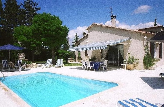 Homerez - Villa for 8 ppl. with swimming-pool, jacuzzi and terrace at Céreste