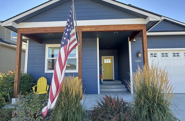 Hometown Place - Solar Powered Newer Home